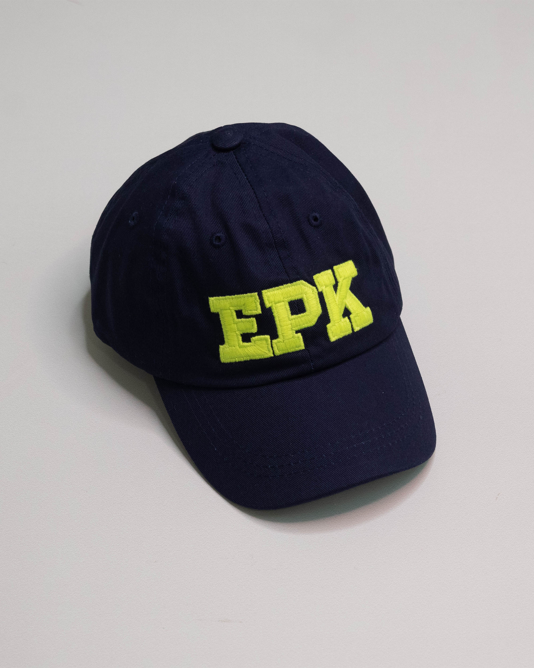 Gorra azul oscuro con logo EPK