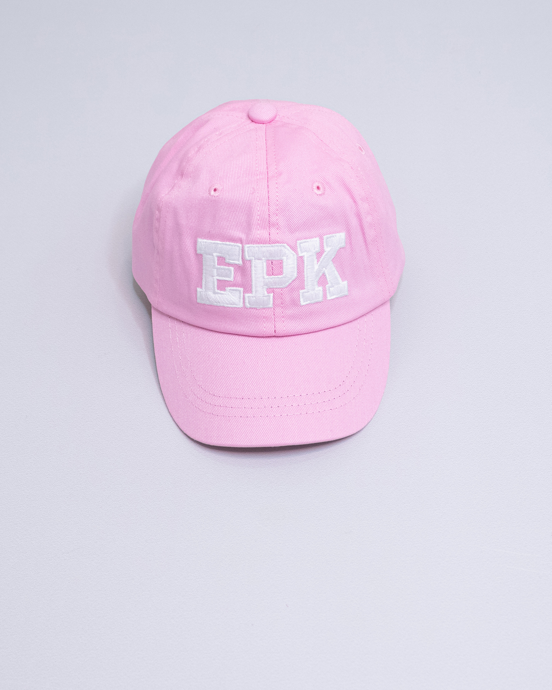 Gorra rosada con el logo EPK