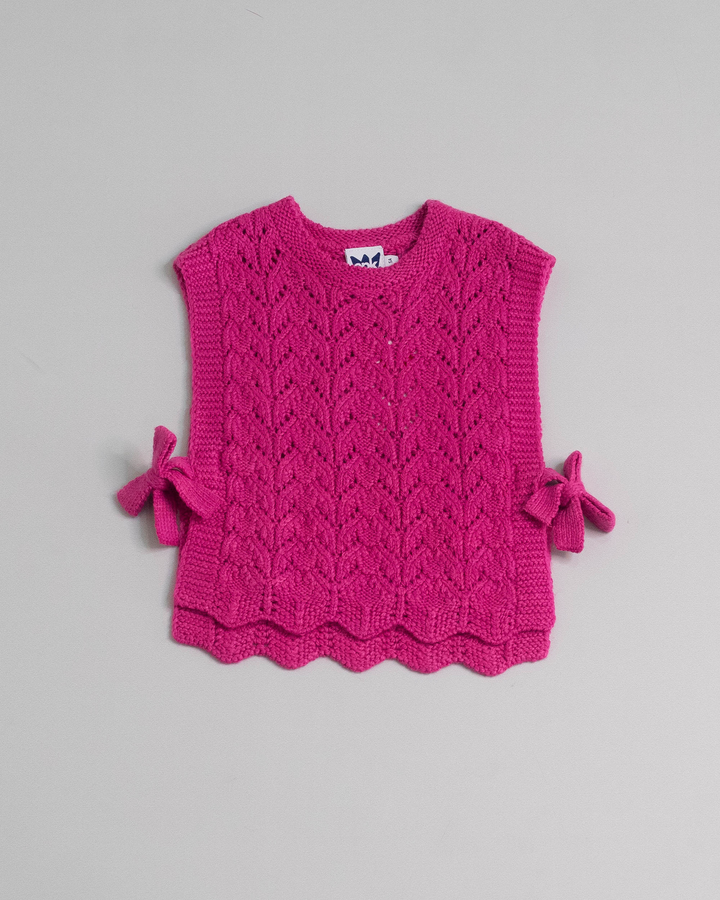 Chaleco fucsia con lazos a los lados