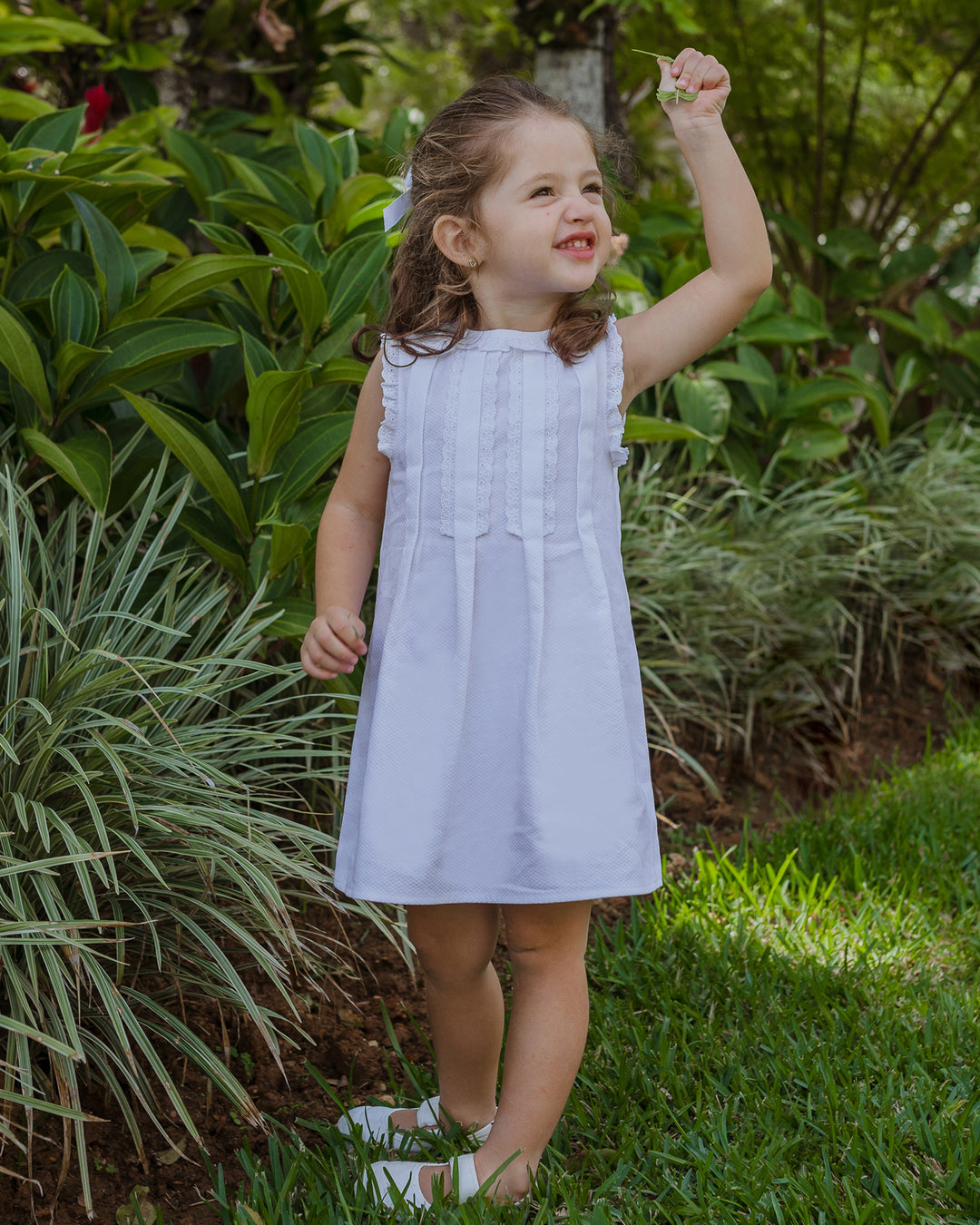 Vestido blanco piquet con flores bordadas en blanco