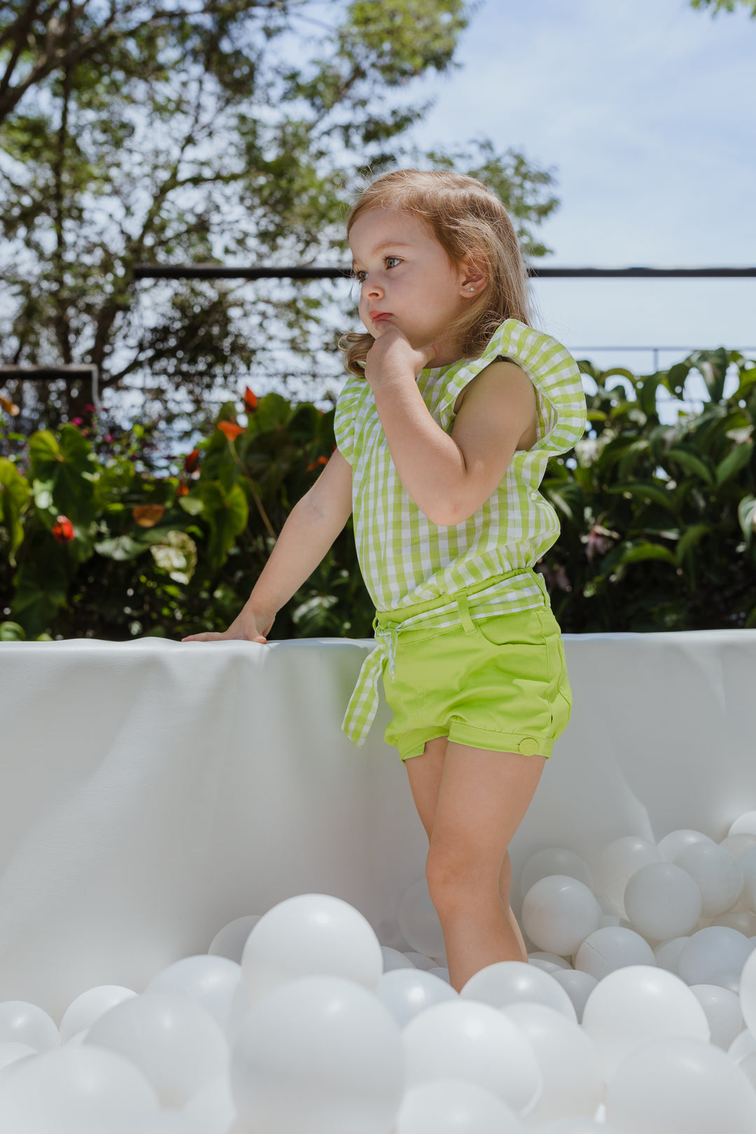 Blusa sin mangas con cuadros blancos y verdes