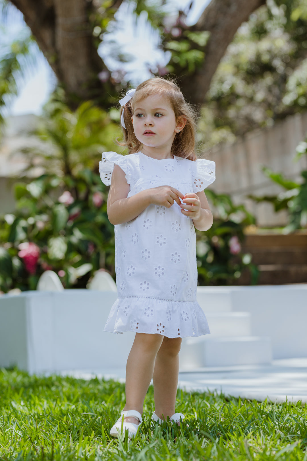 Vestido blanco de ojete