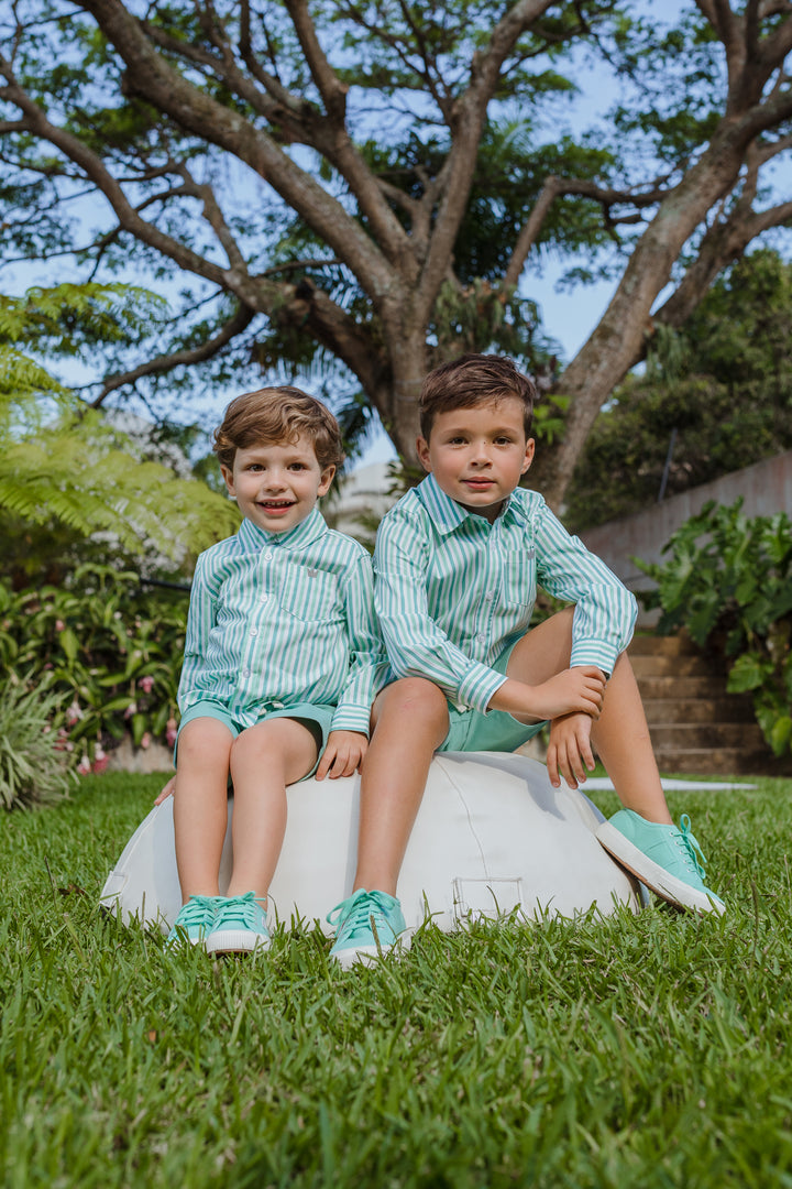 Camisa de rayas verdes y blancas