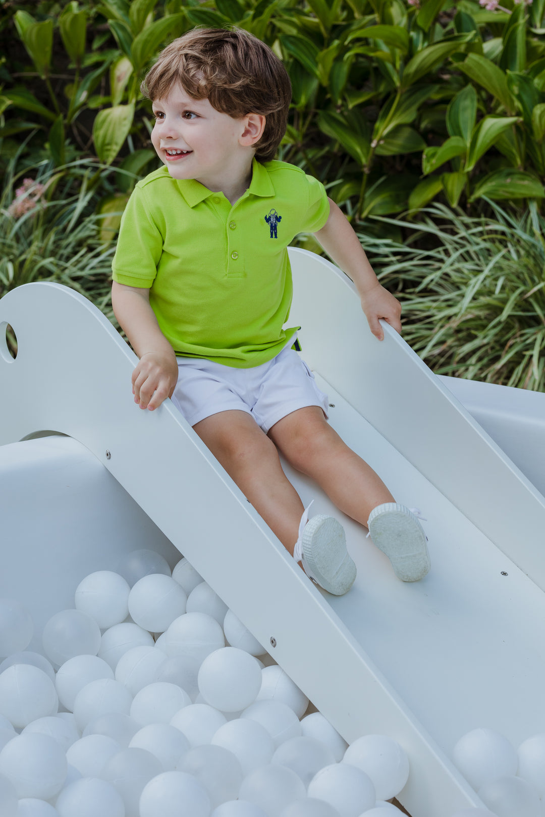 Short blanco con bolsillos y elástico en la cintura