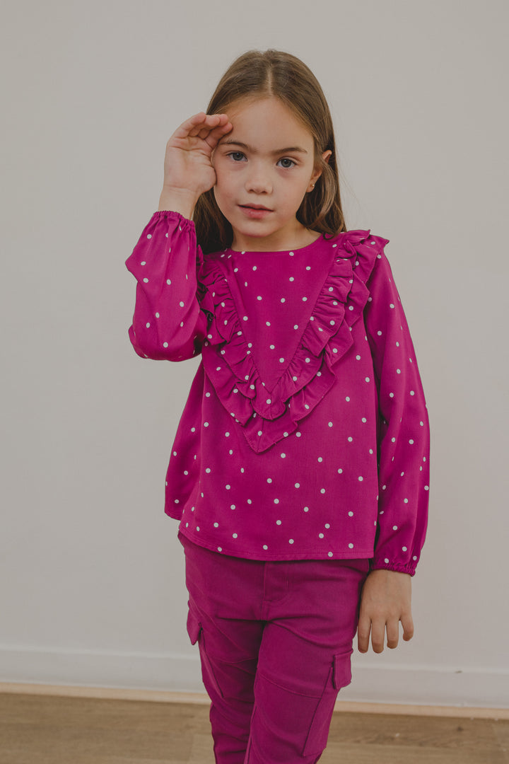Blusa manga larga de color magenta y puntos blancos