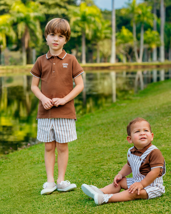 Short de rayas blancas y marrones