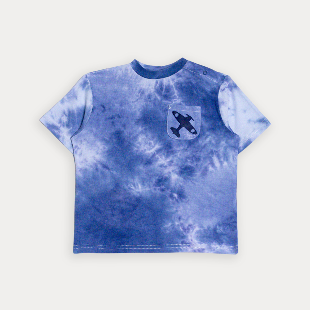 Franela De Algodón Con Efecto Tie Dye En Azul Claro Y Gráfico De Avión En Bolsillo Para Bebe Niño
