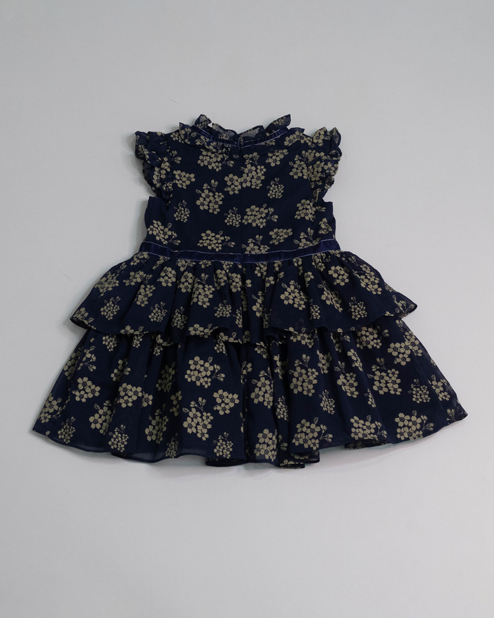 Vestido con estampado de flores metalizadas