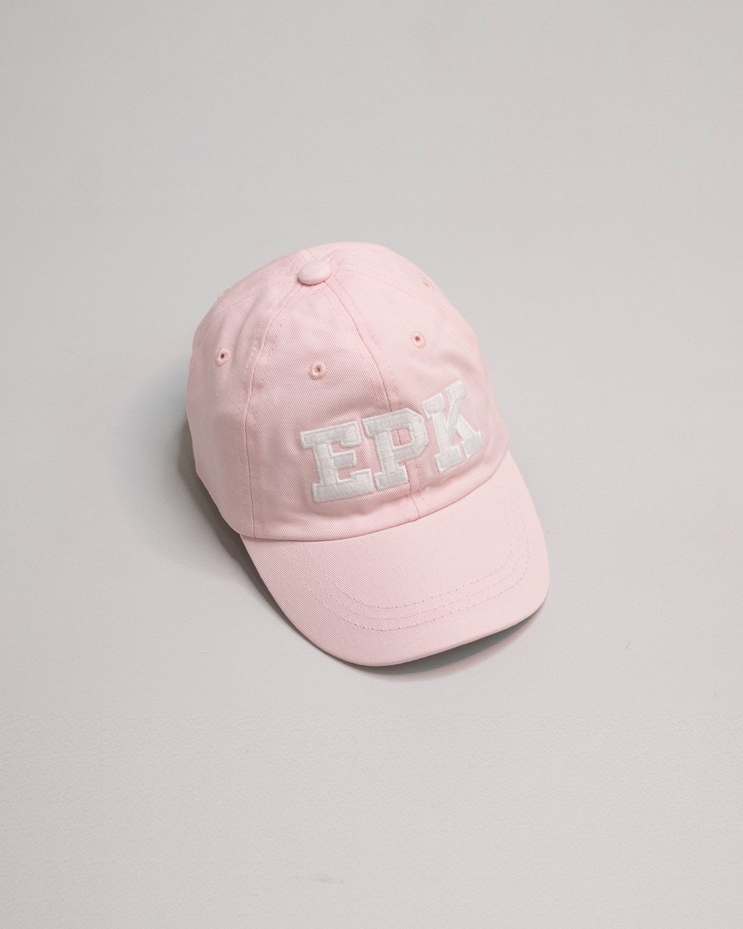 Gorra rosada con logo EPK