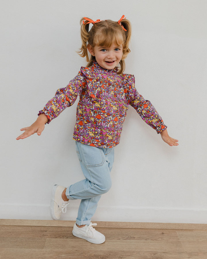 Blusa con estampado de hongos y volantes