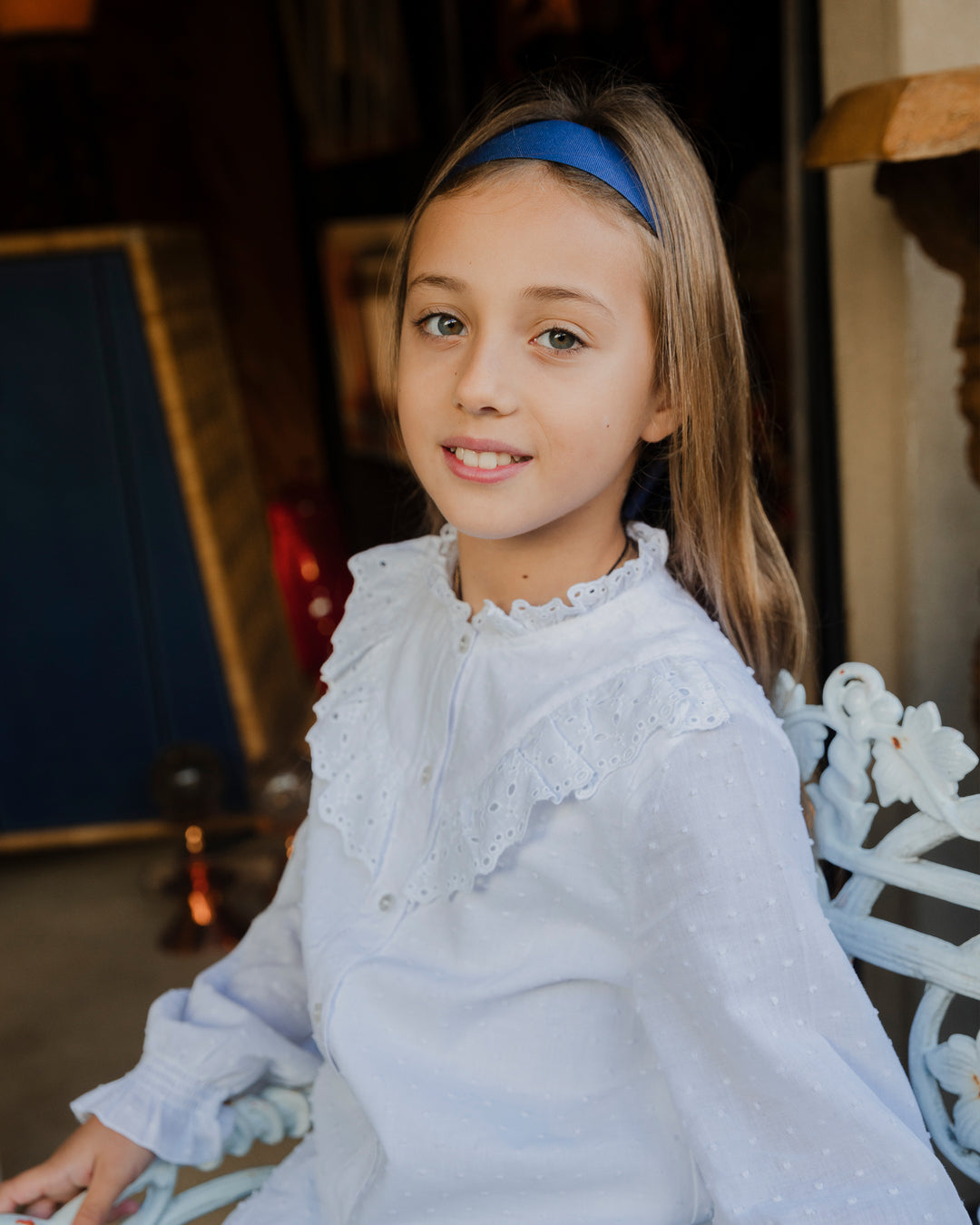 Blusa de plumetti con ojetes en volantes en la parte de adelante, Blanco