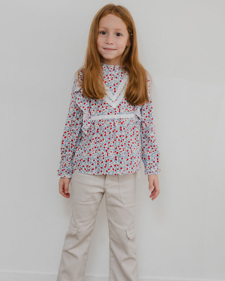 Blusa con estampado floral y volantes