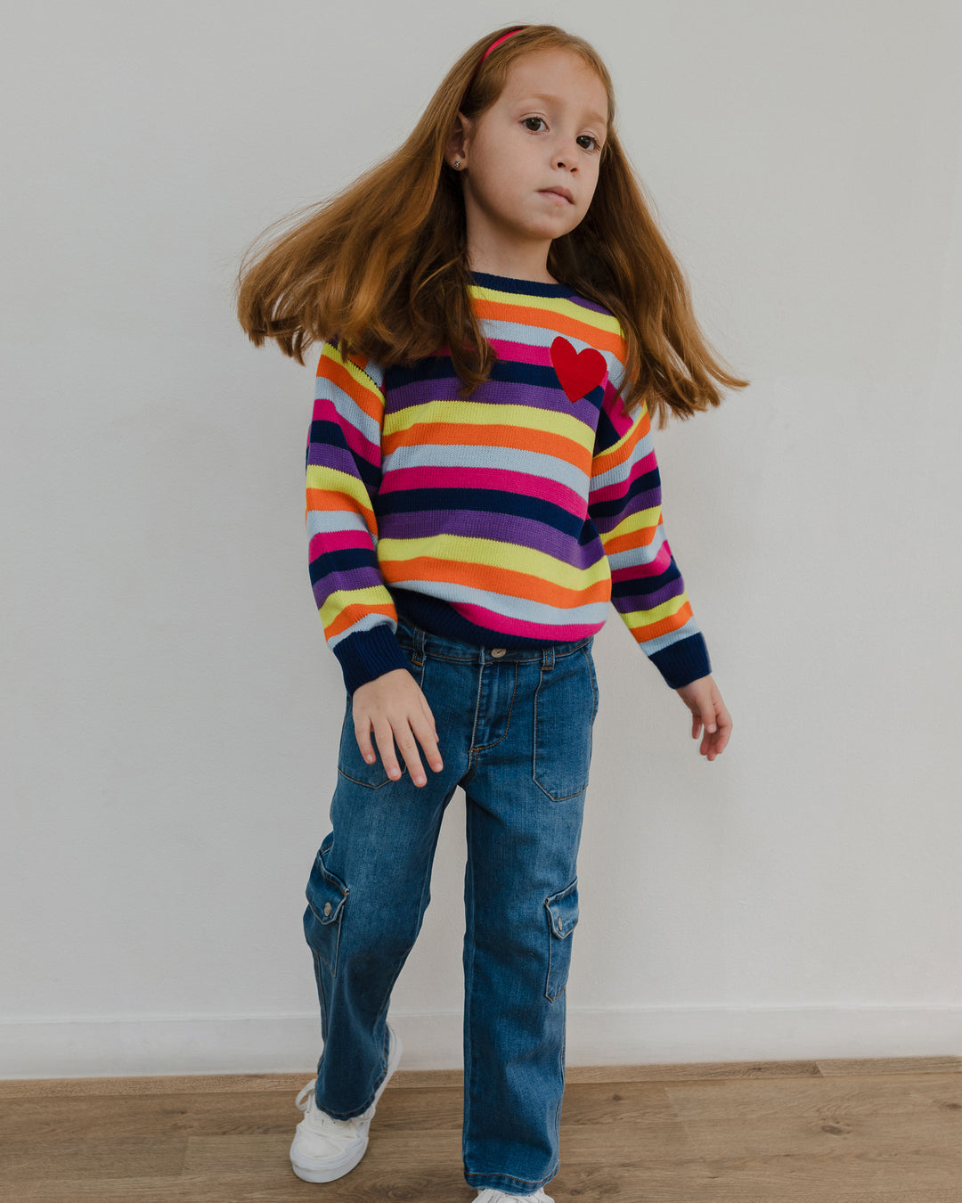 Suéter de algodón con gráfico de corazón y rayas multicolor