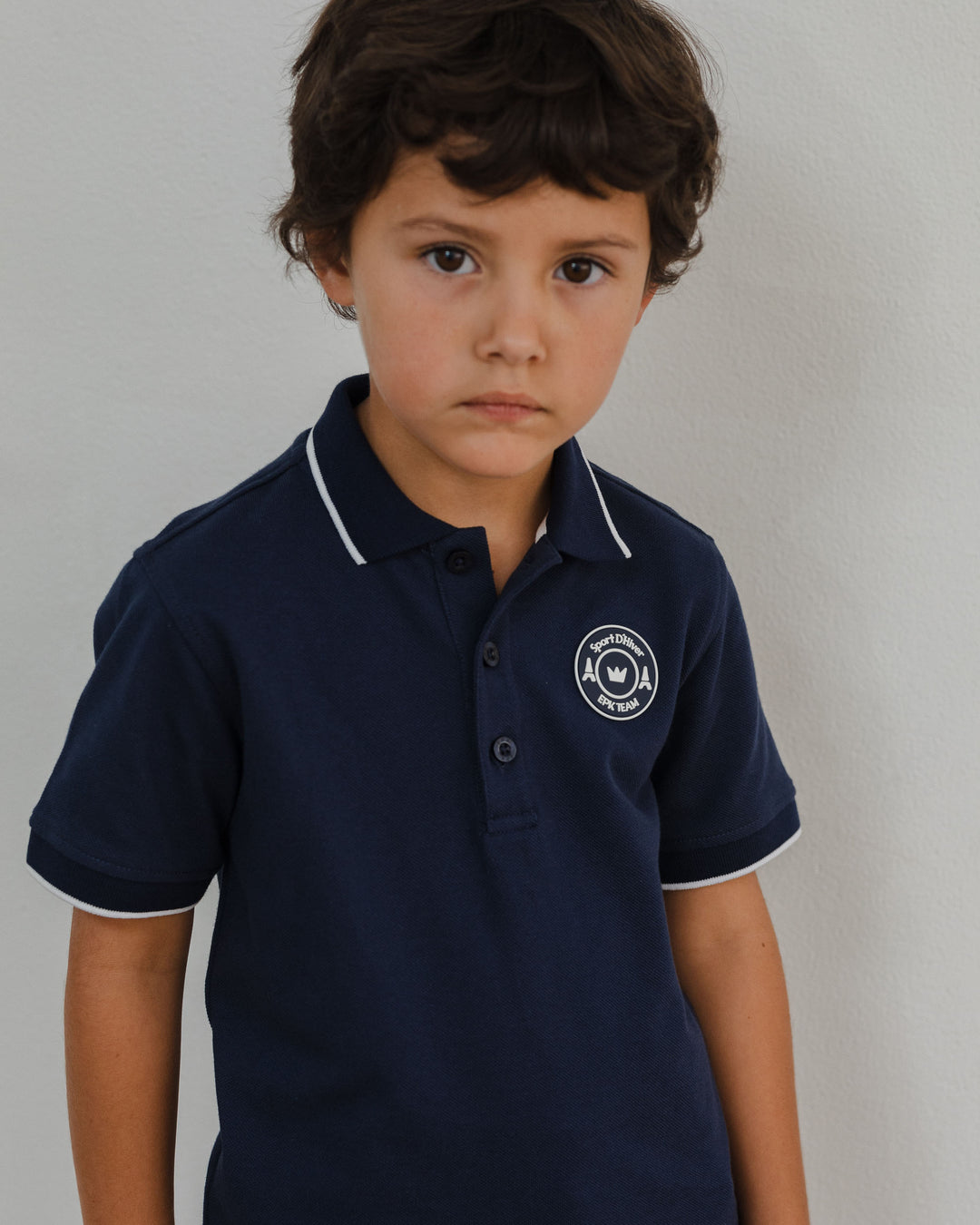 Chemise con parche de goma