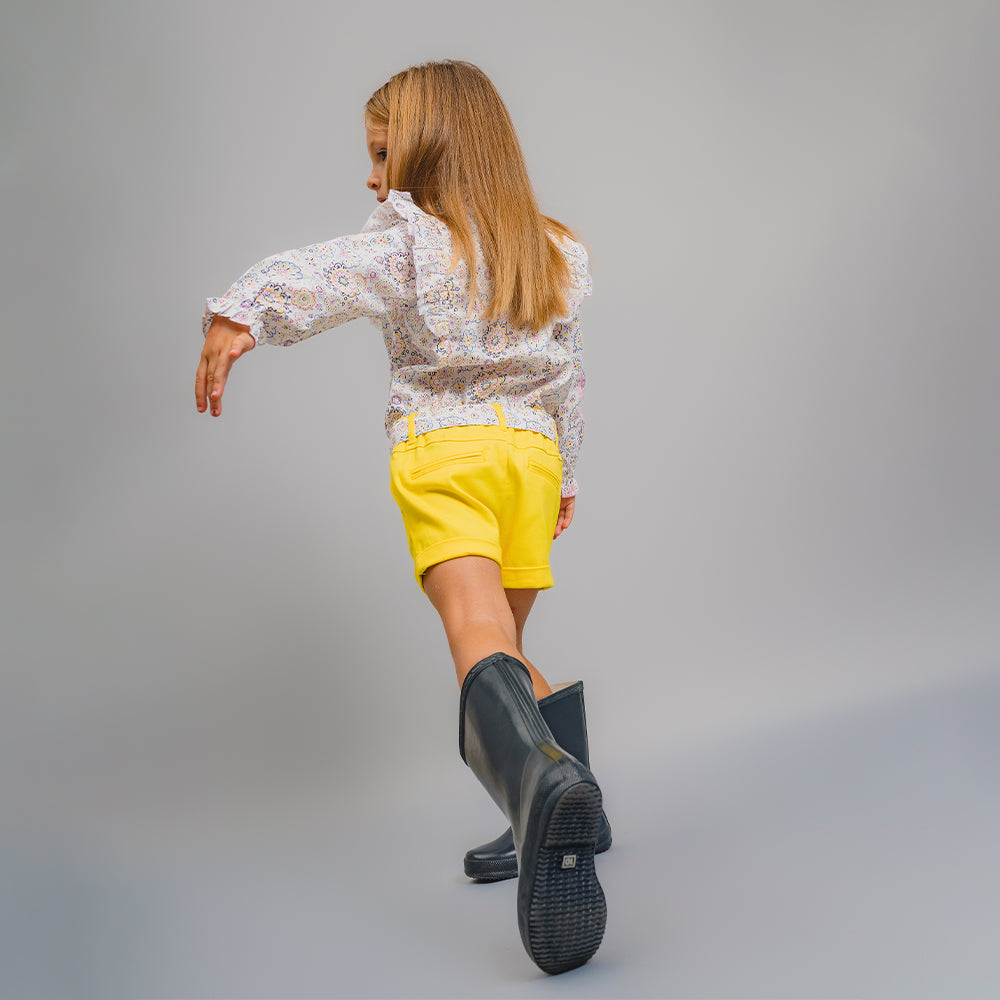 Short Amarillo de Twill con Cinturón Estampado Multicolor para Bebé Niña
