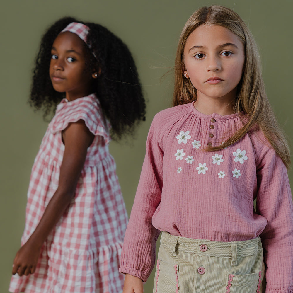 Blusa Rosada Manga Larga con Bordado de Flores para Niña