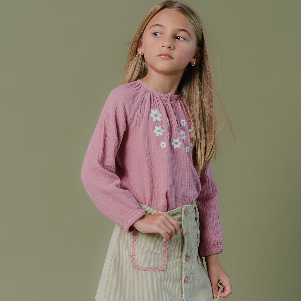 Blusa Rosada Manga Larga con Bordado de Flores para Niña
