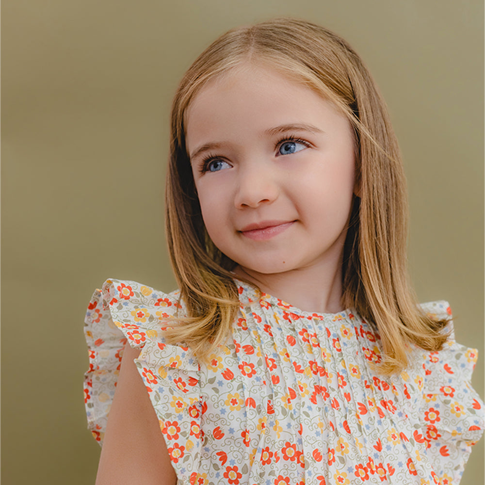 Blusa Sin Mangas de Popelina Ligera con Estampado de Flores Anaranjadas y Amarillas para Niña