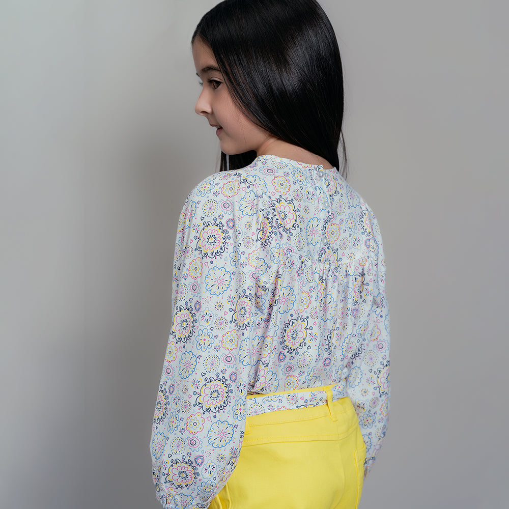 Short Amarillo de Twill con Cinturón Estampado Multicolor para  Niña