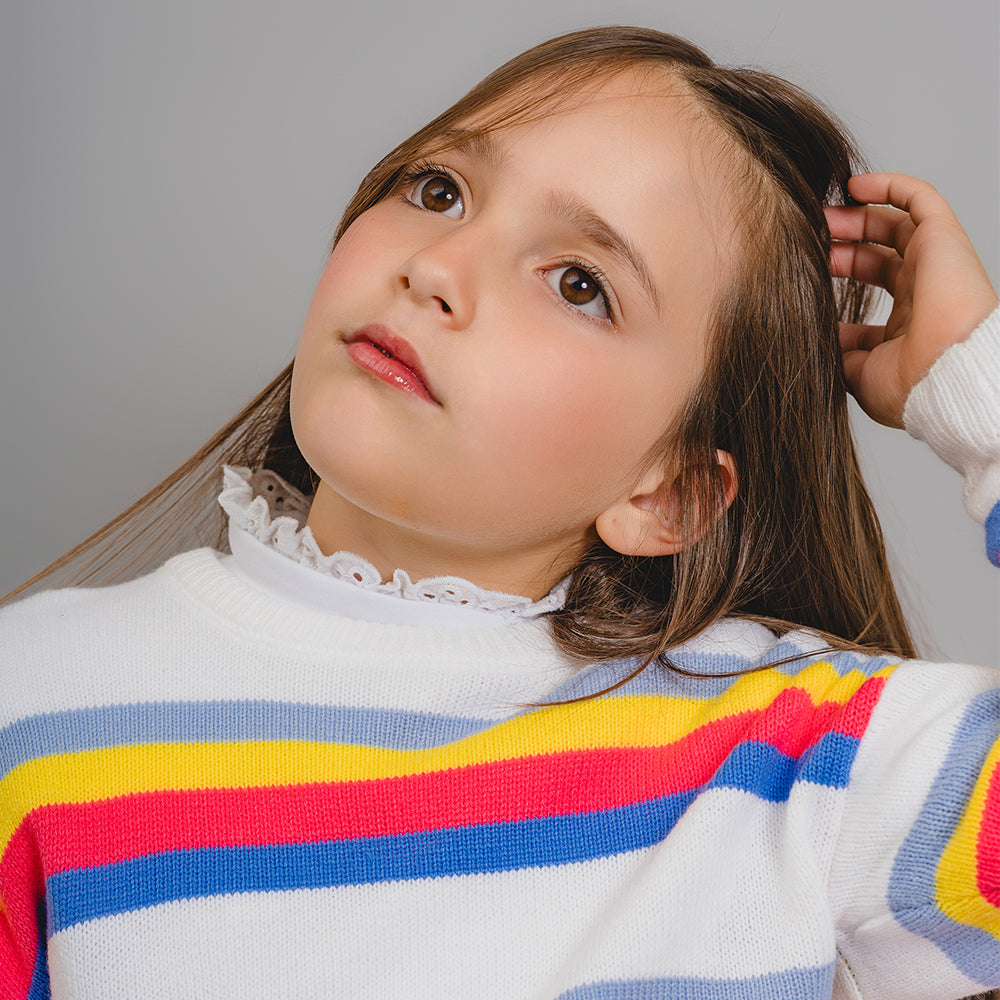 Sueter Blanco con Rayas Azules, Amarillas y Rosadas para Niña