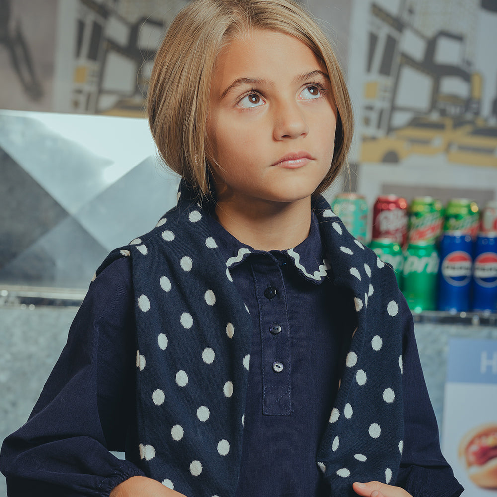 Cardigan Azul Oscuro de Tela Tipo Cashemira con Puntos Blancos para Niña