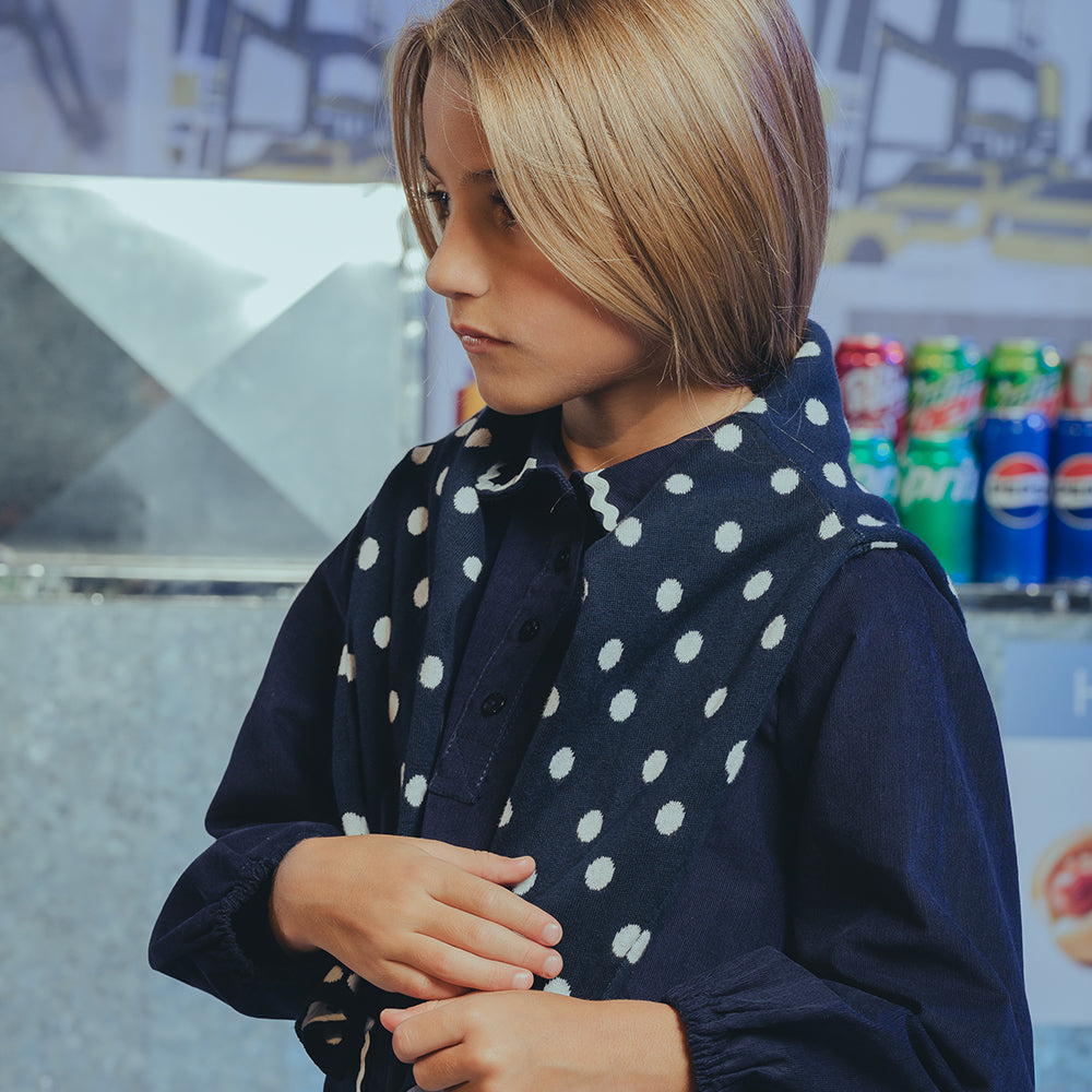 Cardigan Azul Oscuro de Tela Tipo Cashemira con Puntos Blancos para Niña
