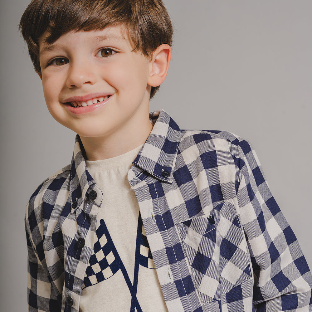 Franela Color Hueso de Algodón con Gráfico de Carrera para Niño