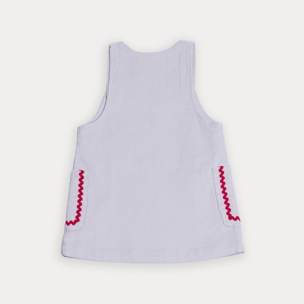 Vestido De Corduroy Arena Con Detalles En Rojo Para Bebe Niña