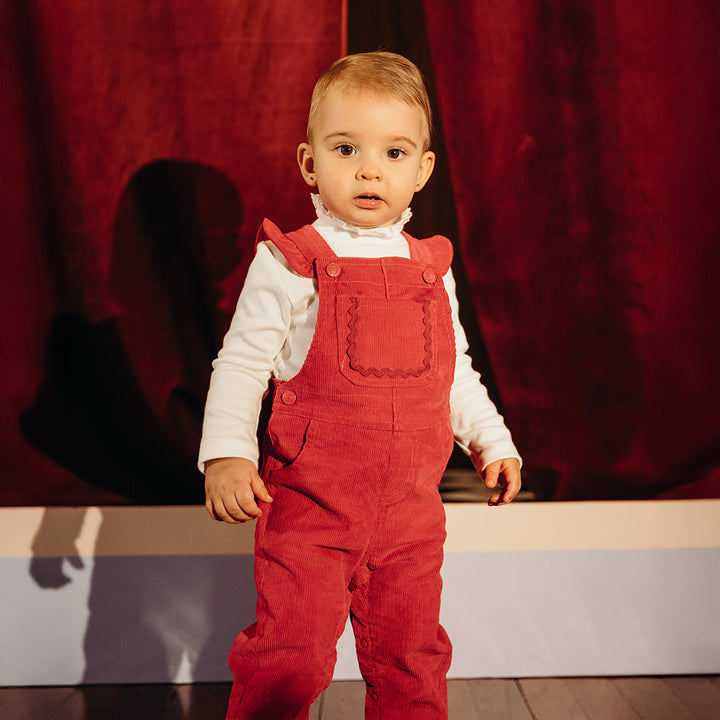 Braga De Corduroy Roja Con Volates Y Detalles En Vinotinto Para Bebe Niña