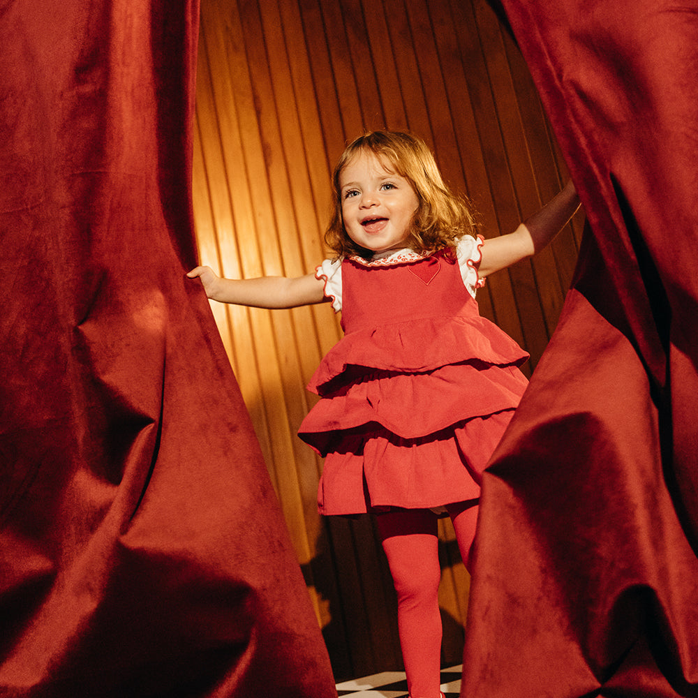 Vestido De Corduroy Rojo Con Volantes Y Parche De Terciopelo Vinotinto De Corazón Para Bebe Niña