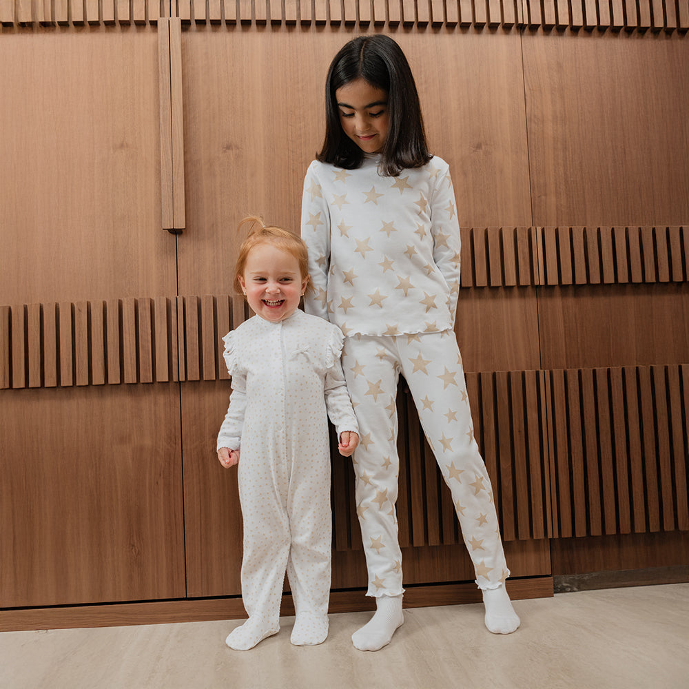 Pijama De Algodón Crema Con Estampado De Estrellas Doradas Para Bebe Niña