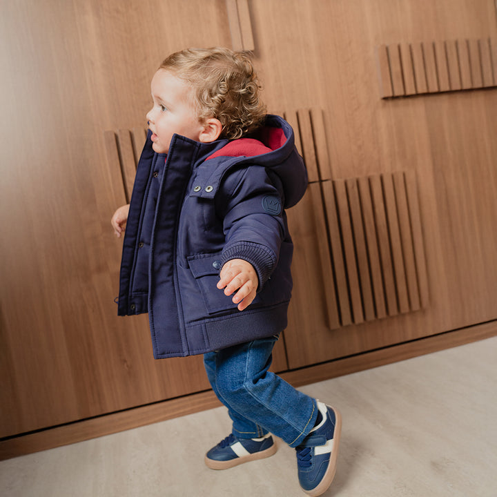Chaqueta Acolchada Azul Marino Con Forro Rojo Y Capucha Para Bebe Niño