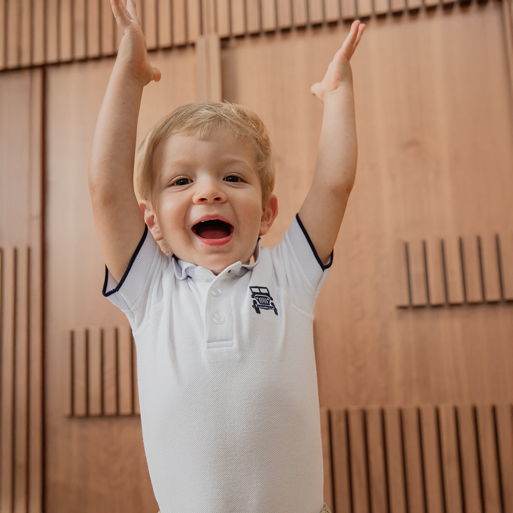 Body Chemise De Piqué Blanco Con Bordado De Carrito Para Bebe Niño