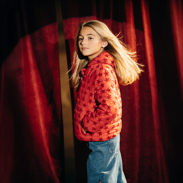 Chaqueta Acolchada Roja Con Estrellas De Terciopelo Vinotinto Para Niña