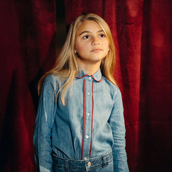 Camisa De Chambray Manga Larga Con Detalle Vinotinto En En Cuello Y Frente Para Niña