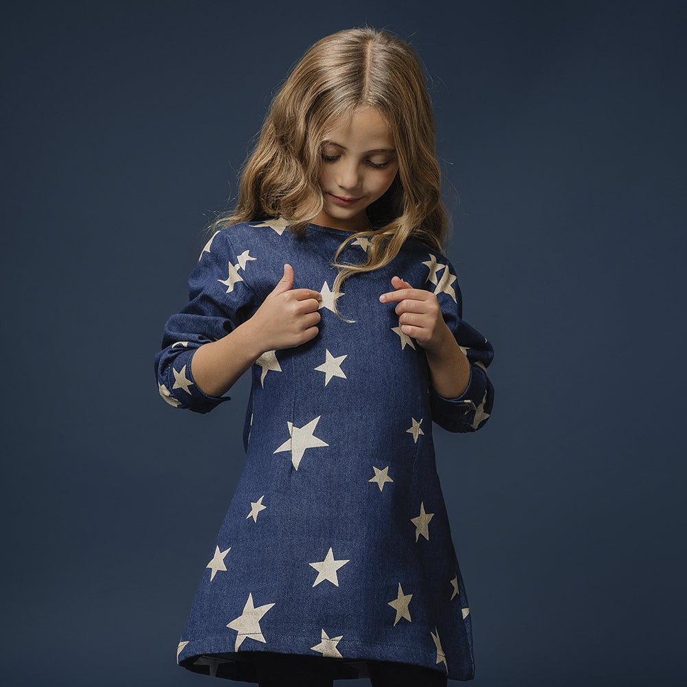Vestido De Jean Oscuro Con Estampado De Estrellas Doradas Metálicas Para Niña