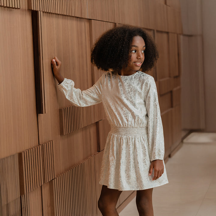 Vestido De Tela Ligera Blanco Manga Larga Con Estampado De Bacterias Plateadas Metálicas Para Niña