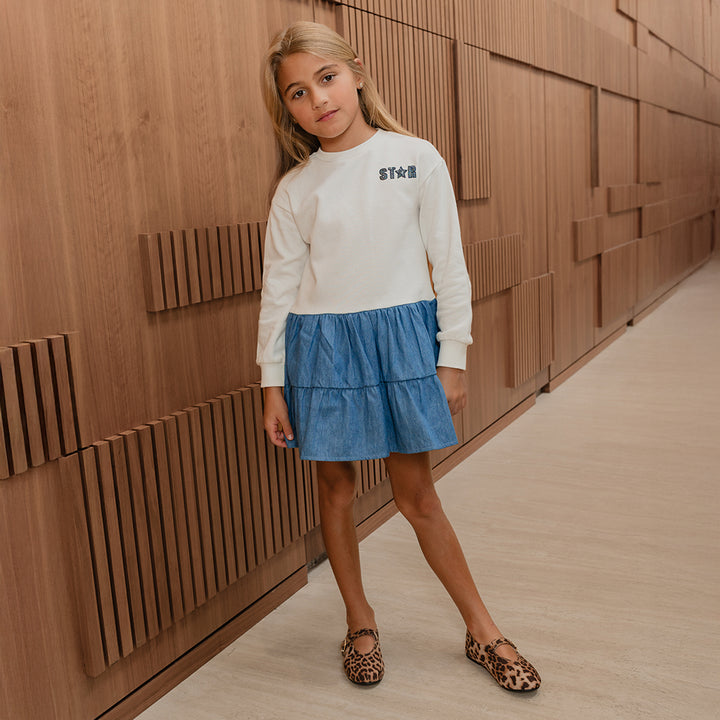 Vestido De Algodón Crema Manga Larga Con Falda De Chambray Azul Oscuro Y Bordado De Lentejuelas Para Niña