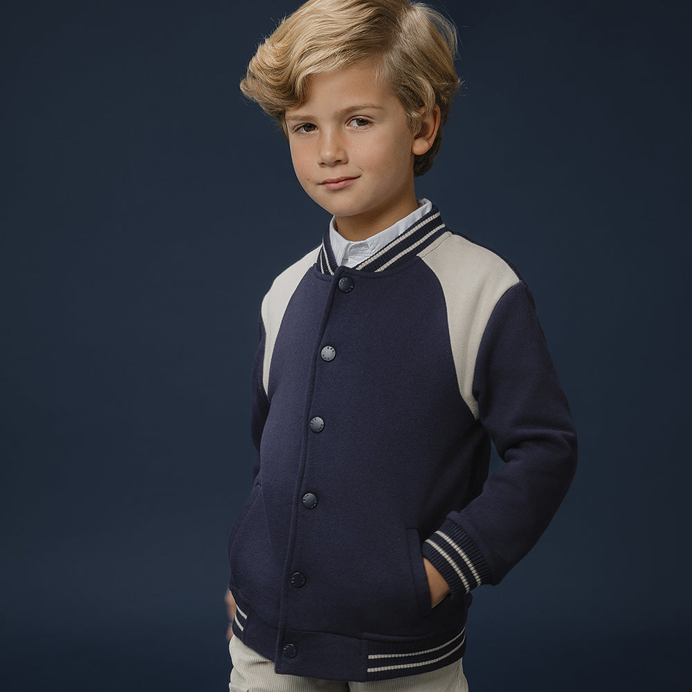 Chaqueta  De Tela Gruesa Azul Marino Con Detalles En Crema Para Niño
