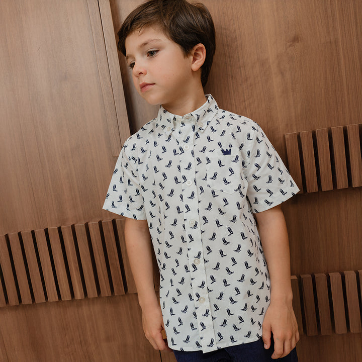 Camisa De Popelina Blanca Con Estampado De Botas Vaqueras Para Niño