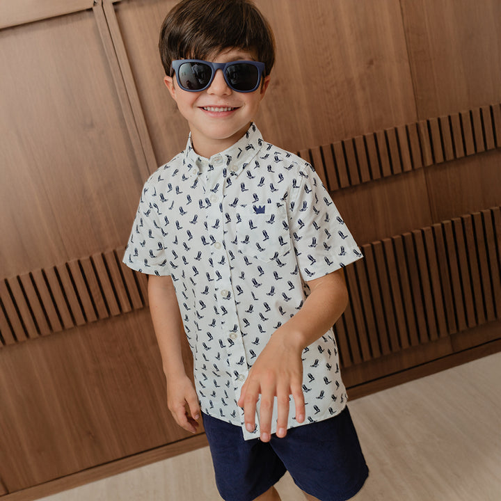 Camisa De Popelina Blanca Con Estampado De Botas Vaqueras Para Niño