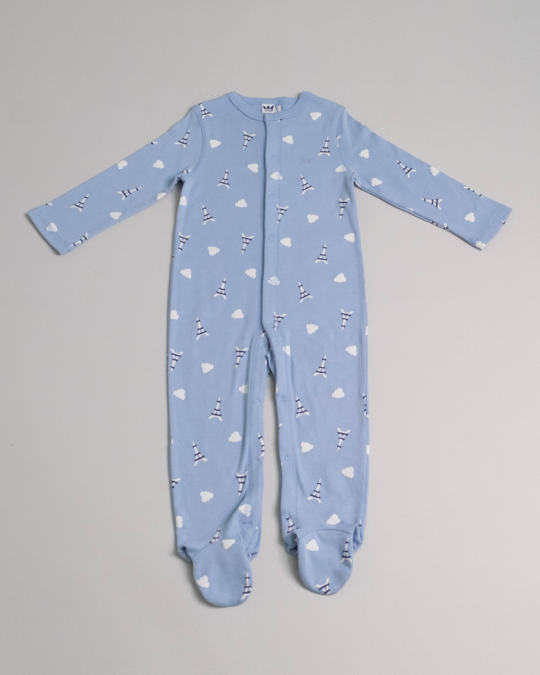 Pijama de algodón, con estampado de torres Eiffel y botones en la parte de adelante