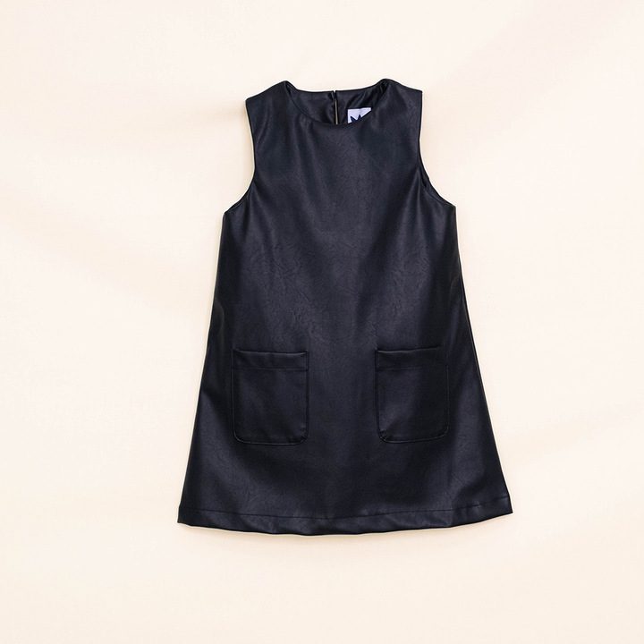 Vestido Negro de Cuerina con Bolsillos para Niña