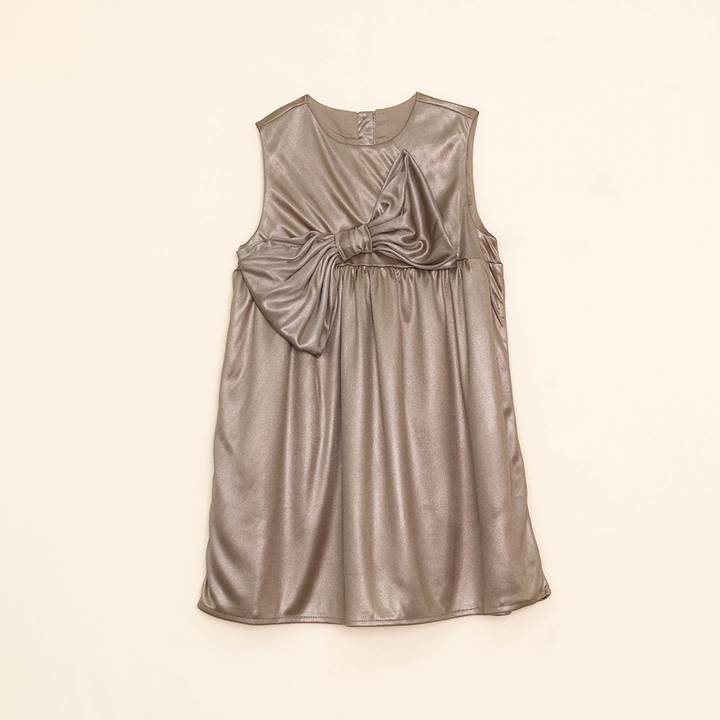 Vestido Dorado Metalizado con Lazo Grande para Niña