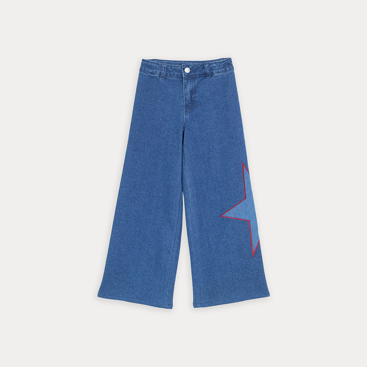 Jean Azul Oscuro Con Parche De Estrella En Azul Claro Y Detalle En Vinotinto Para Niña
