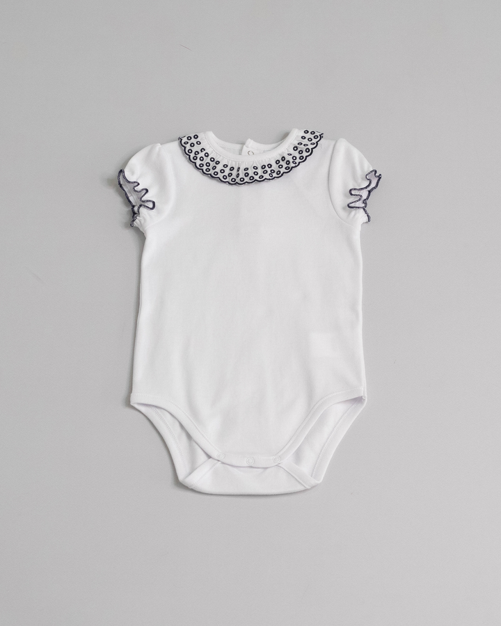Body blanco de algodón con ojetes en el cuello