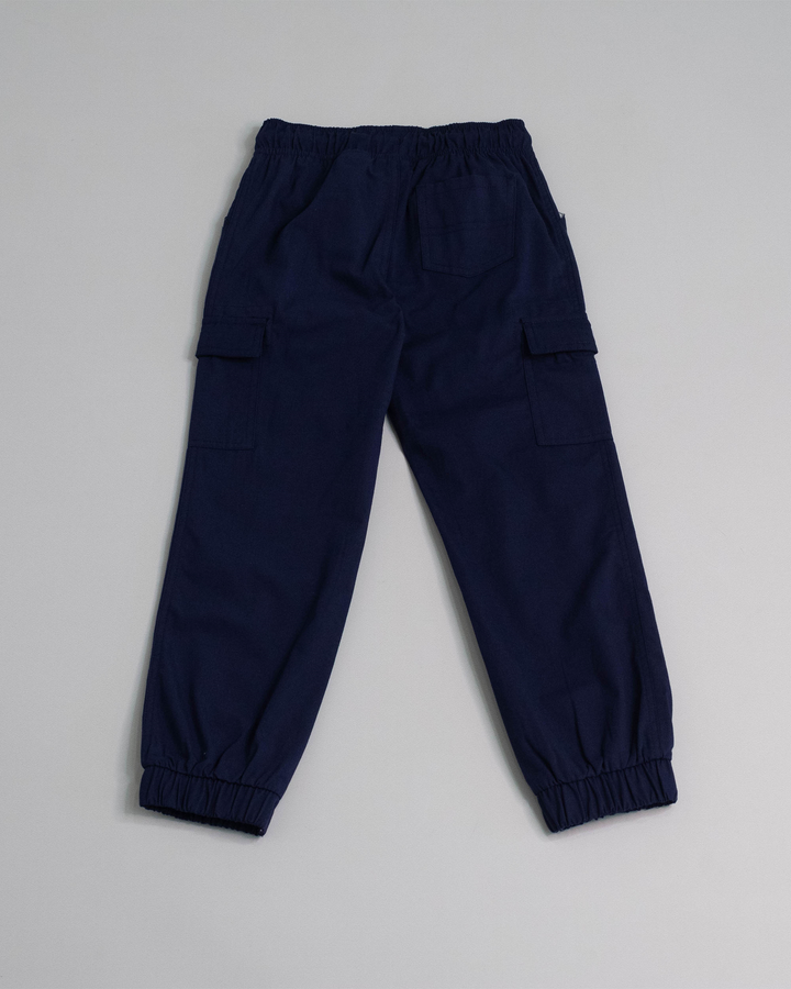 Pantalón cargo con ajustador
