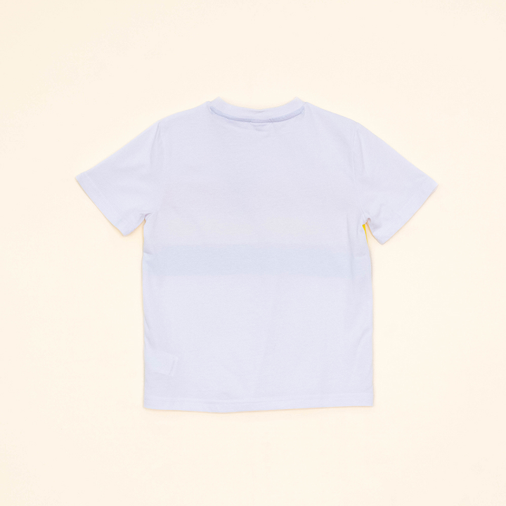 Franela Blanca de Algodón con Gráfico de Rayas Anaranjada, Amarilla y Azul, para Niño