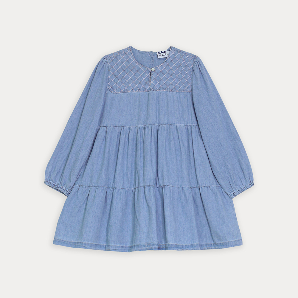 Vestido De Jean Azul Claro Manga Larga Con Detalles Bordados En Rosado Para Niña