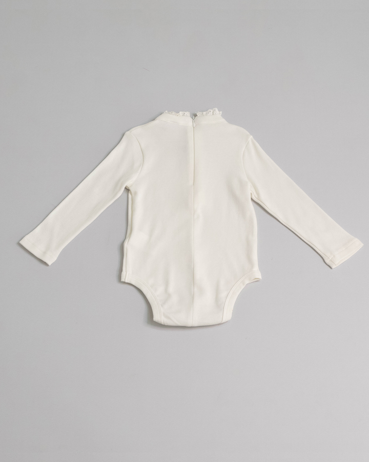 Body off white de algodón con ojetes en el cuello